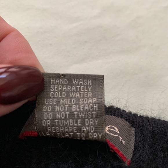 ⚫️New York Style women’s mohair blend black sassy crop sweater - Picture 5 of 5